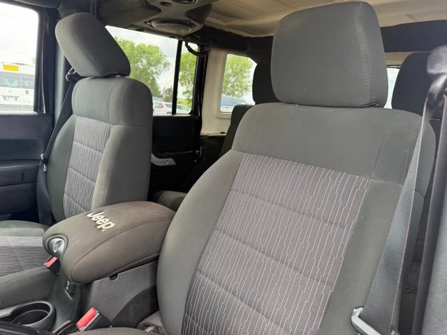 Used 2011 Jeep Wrangler Unlimited Sahara w/ Connectivity Group AWD/4WD image 16