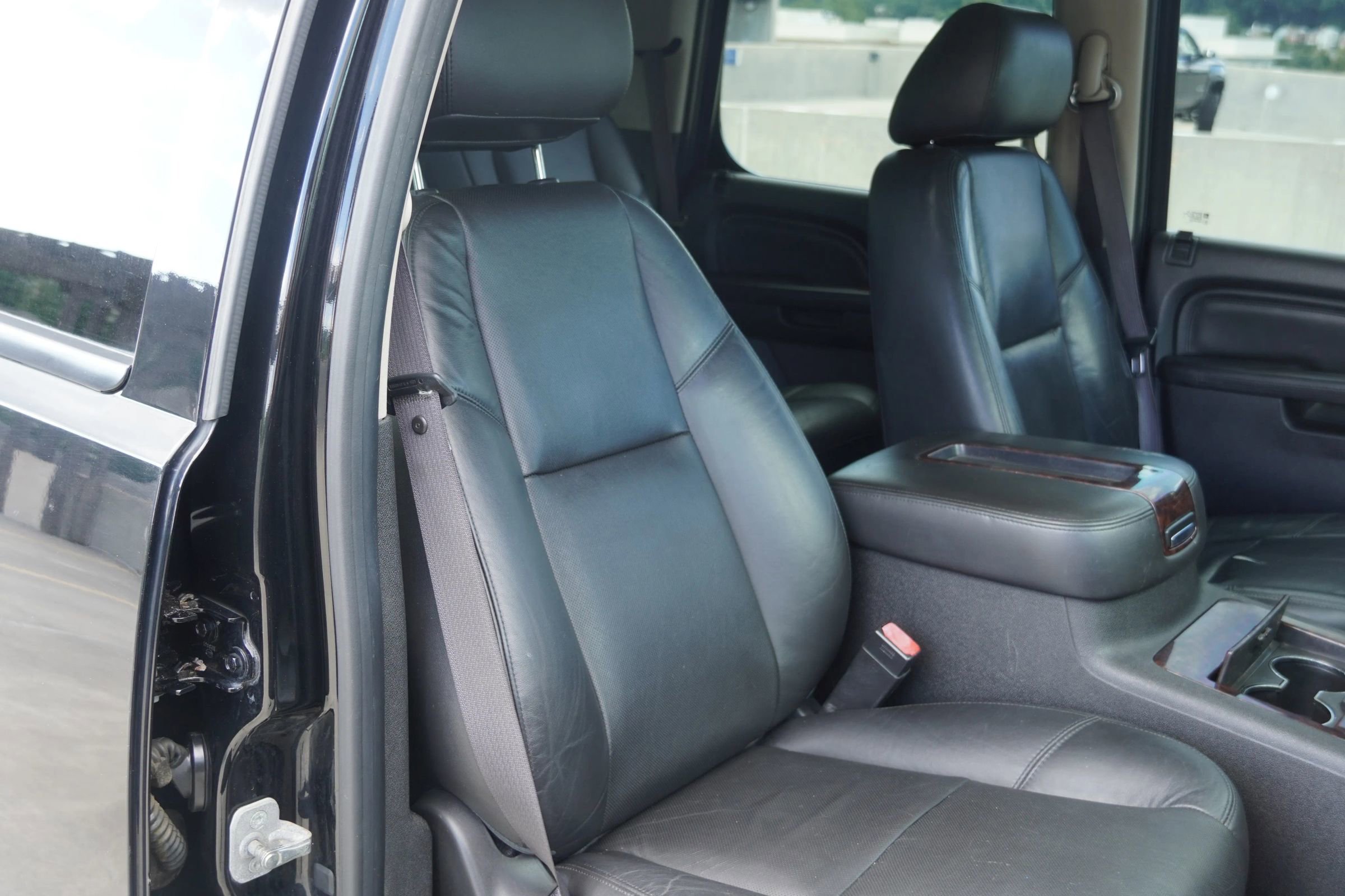 Used 2012 GMC Yukon Denali image 38