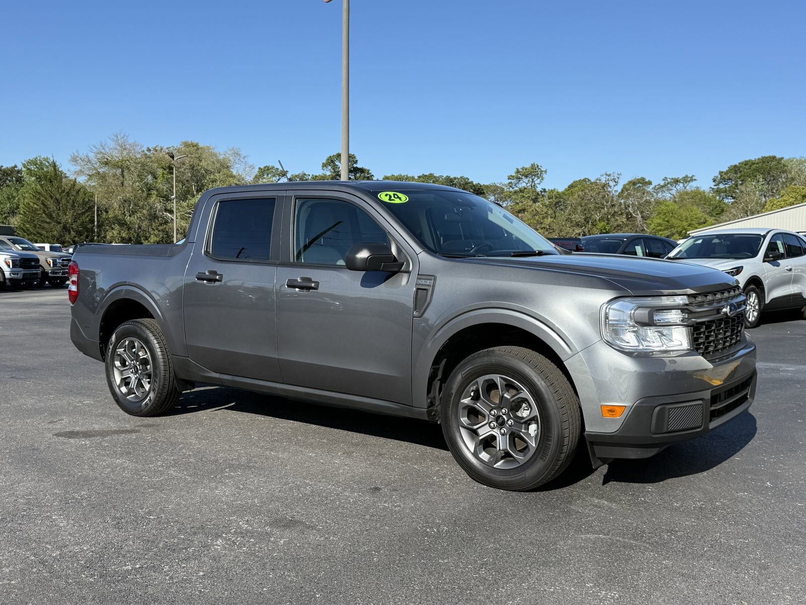 Used 2024 Ford Maverick XLT image 2