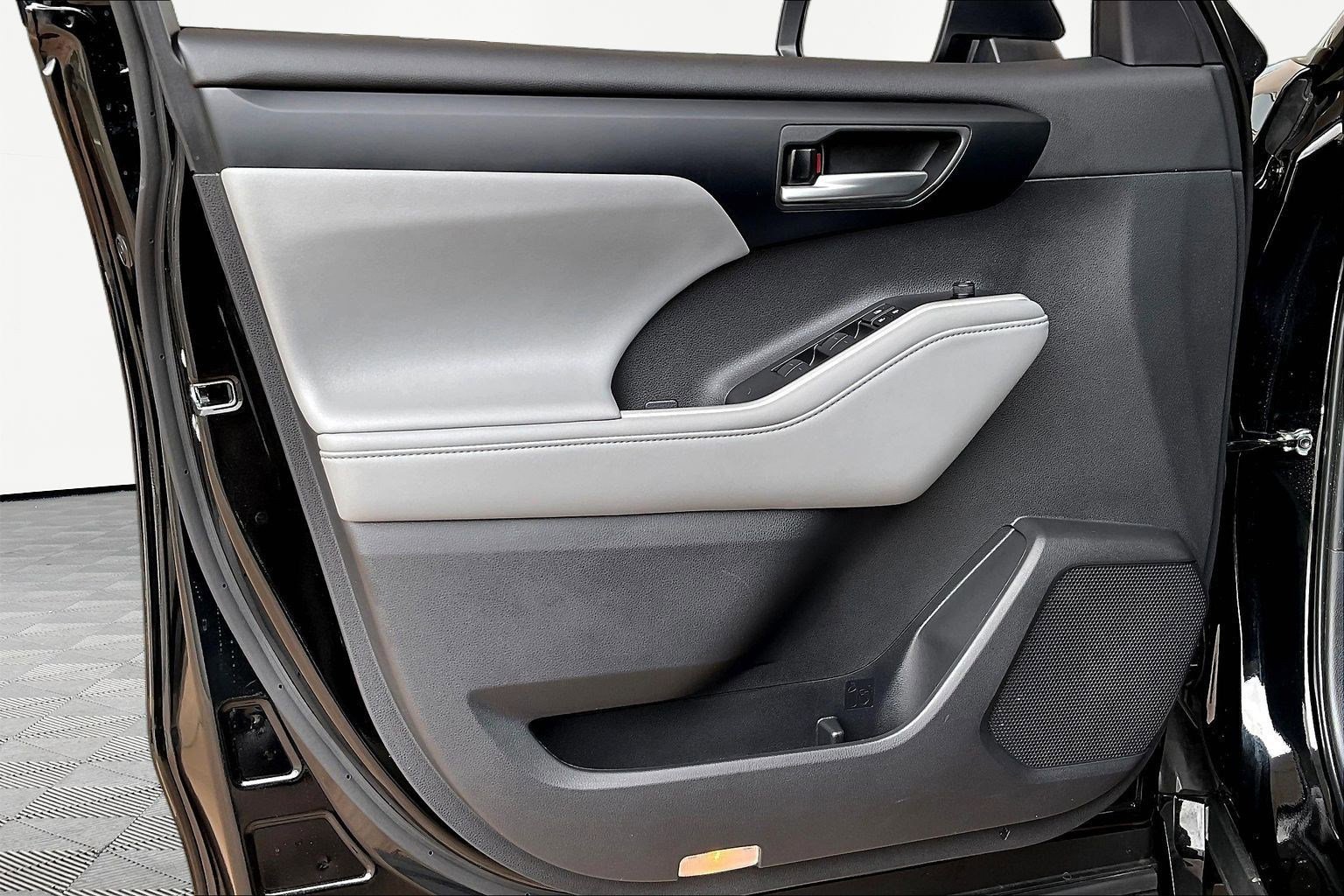 Used 2025 Toyota Highlander XLE image 20