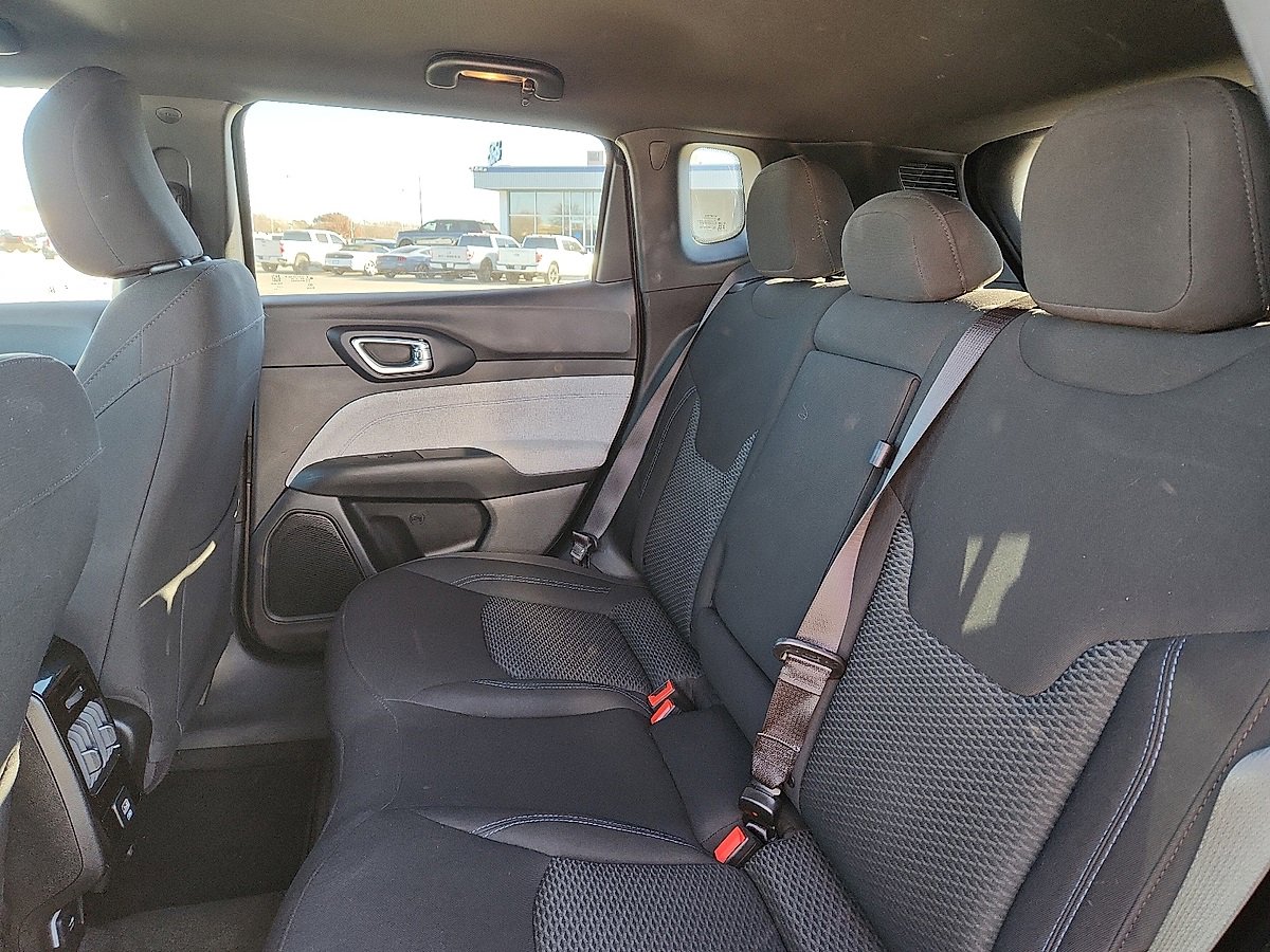 Used 2023 Jeep Compass Sport image 5