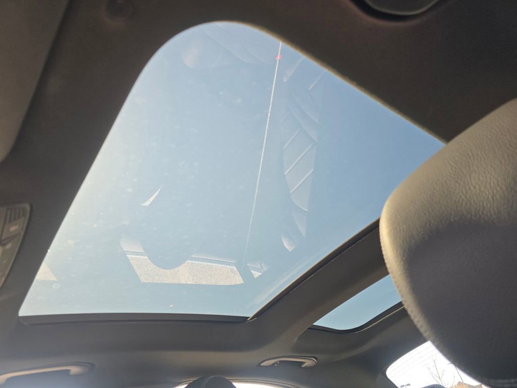 Used 2021 Mercedes-Benz C 300 4MATIC Sedan image 3