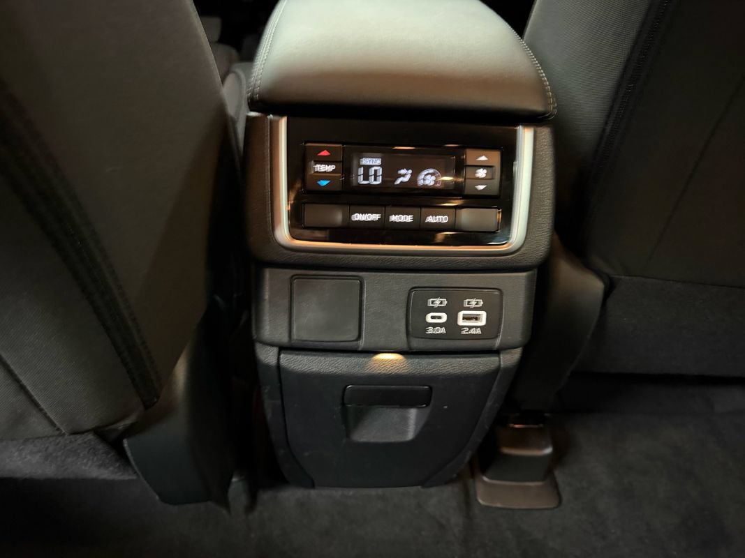 Used 2023 Subaru Ascent Premium w/ Convenience Package AWD/4WD image 34