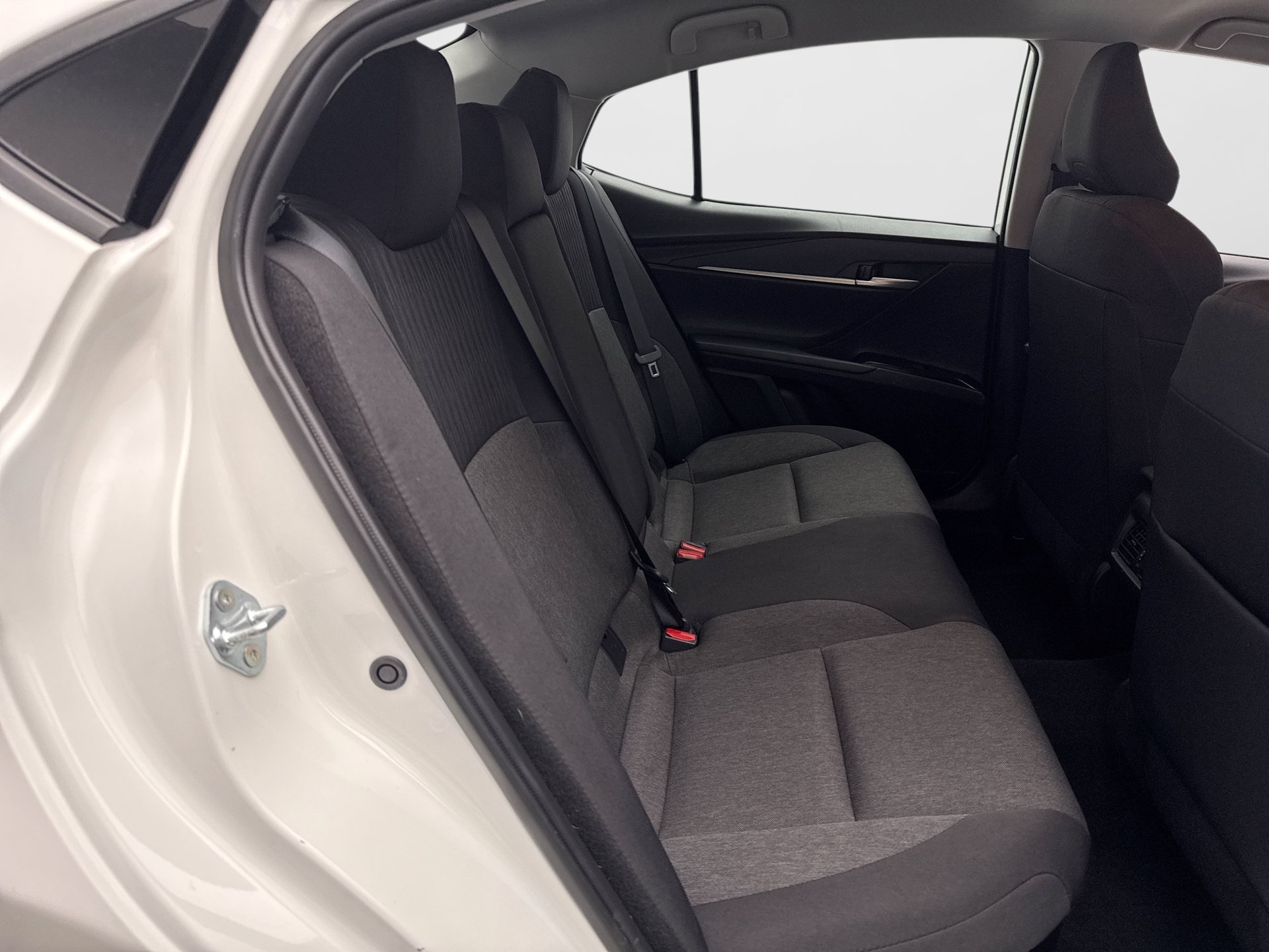 Used 2025 Toyota Camry LE FWD image 17