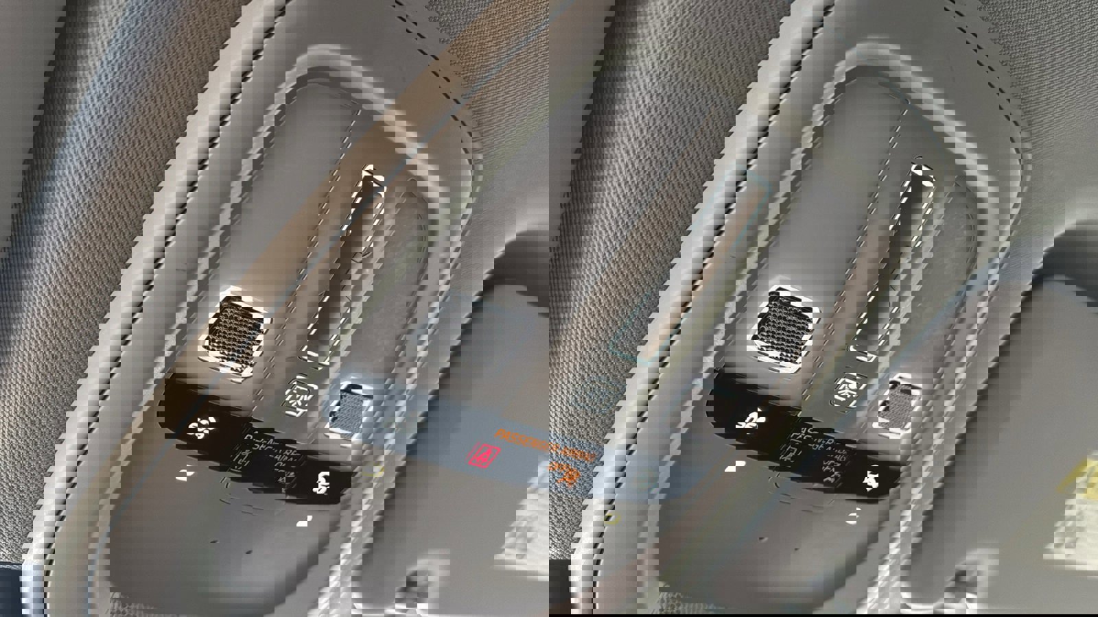 Certified 2023 Volvo XC60 B5 Ultimate w/ Climate Package image 20