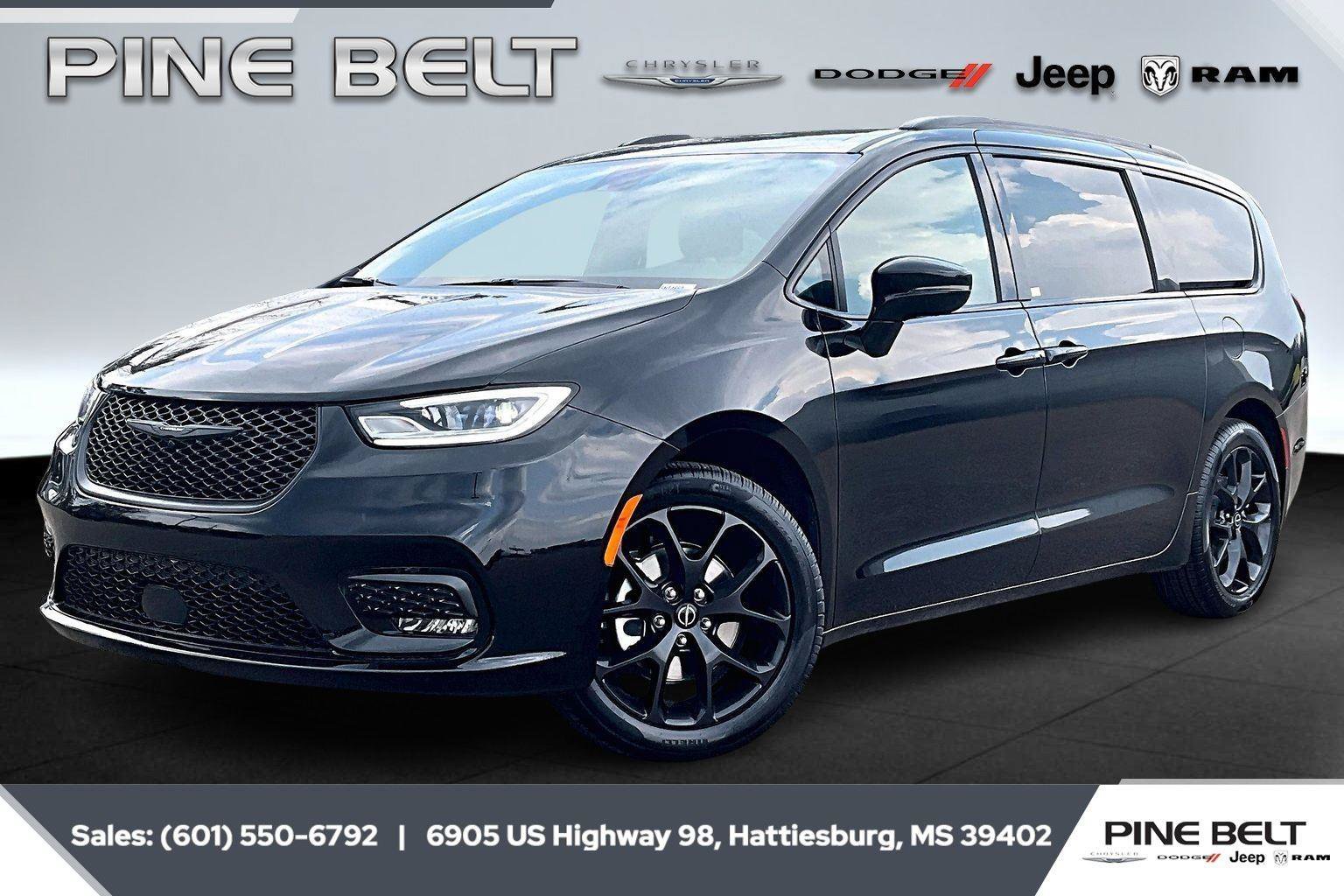 New 2026 Chrysler Pacifica Select w/ S Appearance Package