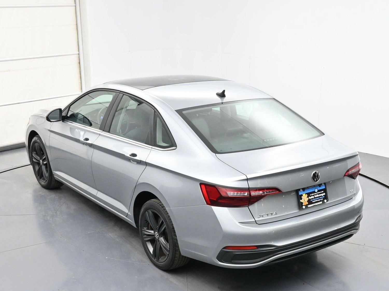 Used 2023 Volkswagen Jetta SE FWD image 32