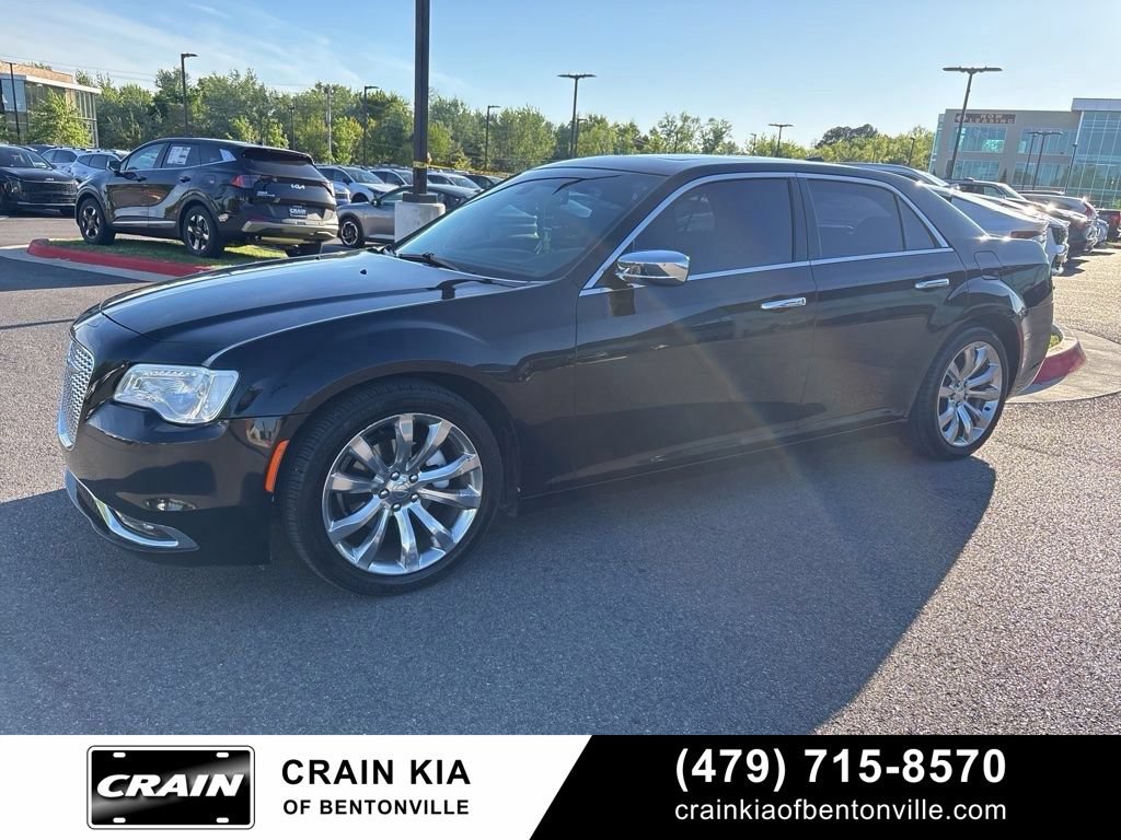 Used 2017 Chrysler 300 C RWD image 10