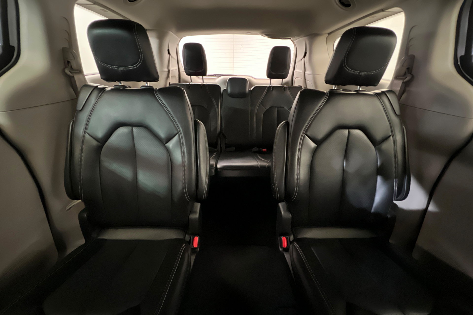 Used 2024 Chrysler Pacifica Touring-L FWD image 26
