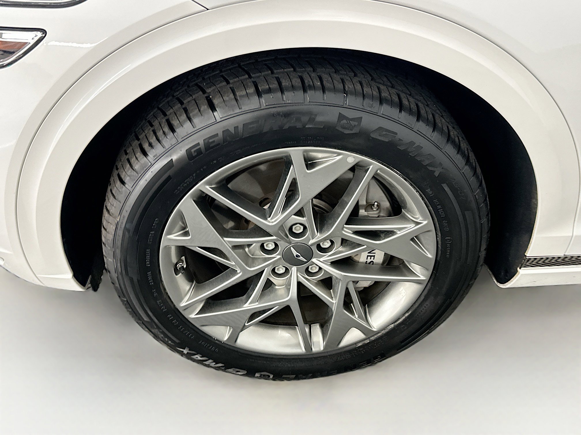 Used 2025 Genesis GV70 2.5T AWD/4WD image 11