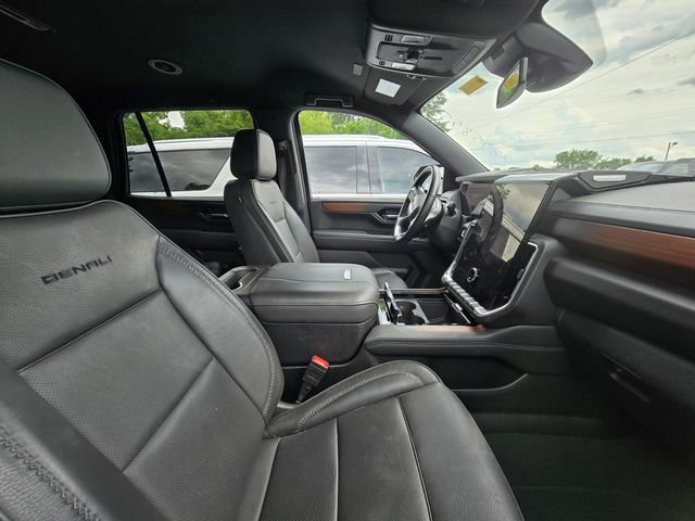 Used 2025 GMC Yukon Denali RWD image 12