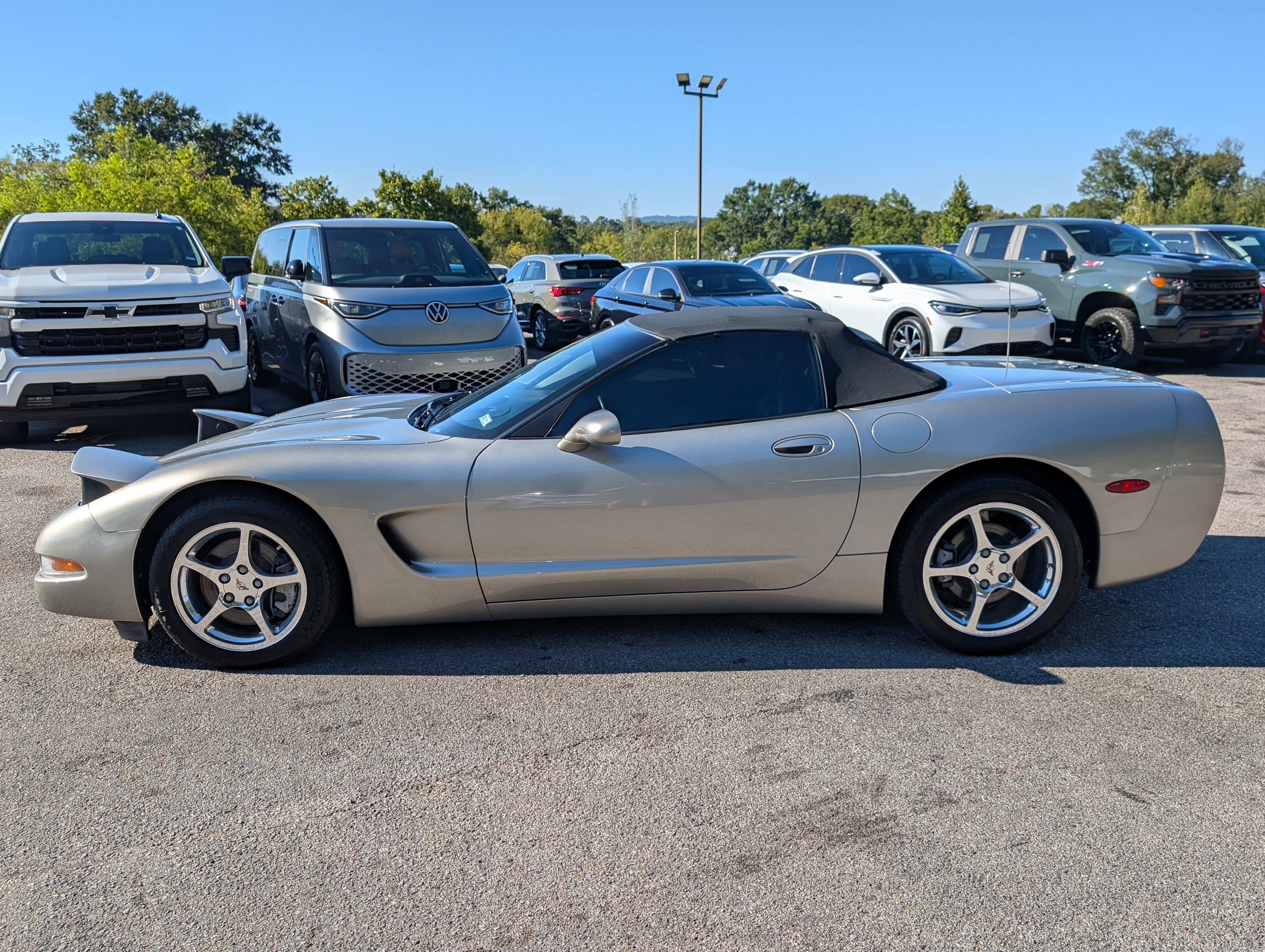 Used 2000 Chevrolet Corvette Convertible w/ Performance Handling Pkg RWD image 6