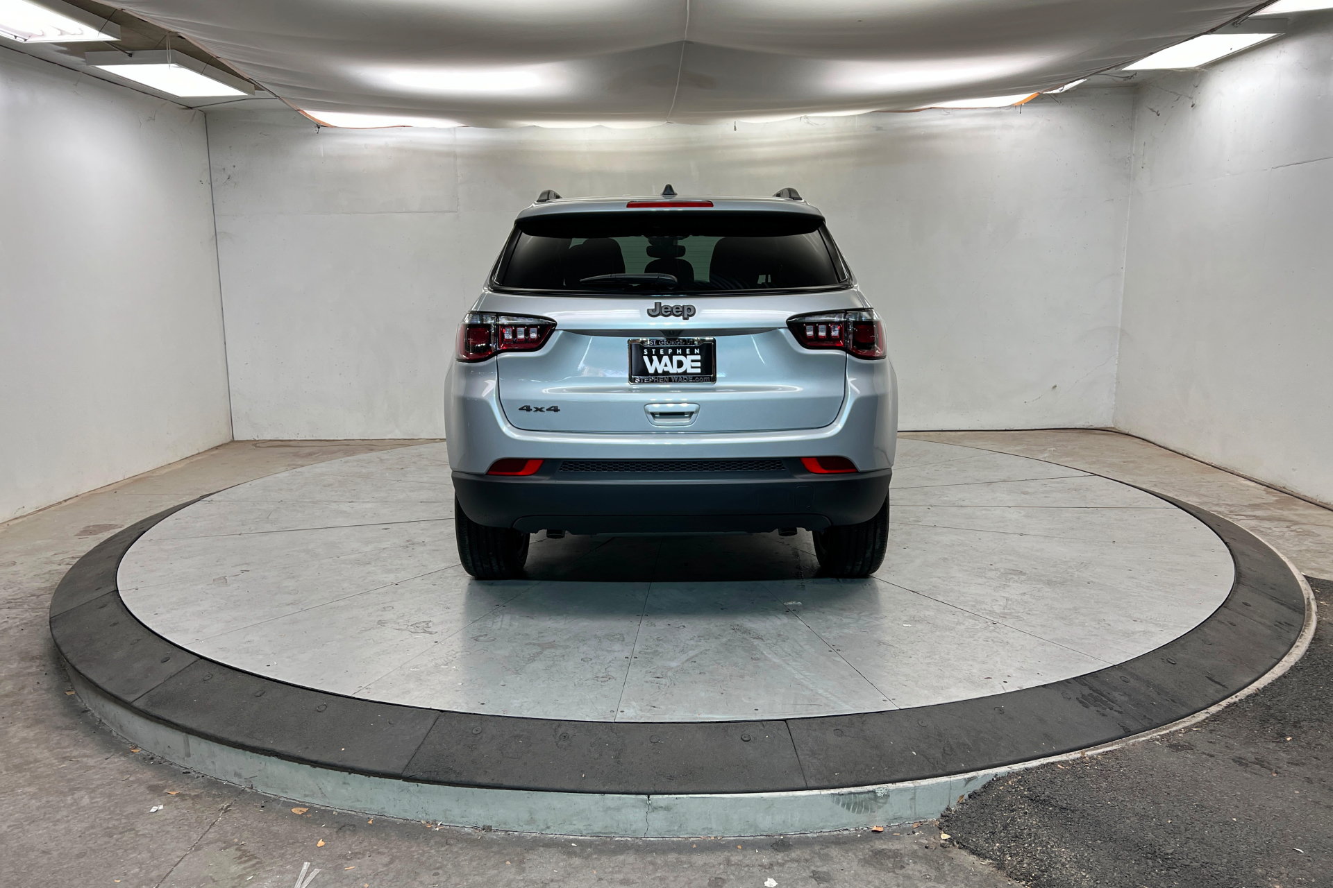 New 2026 Jeep Compass Latitude AWD/4WD image 4
