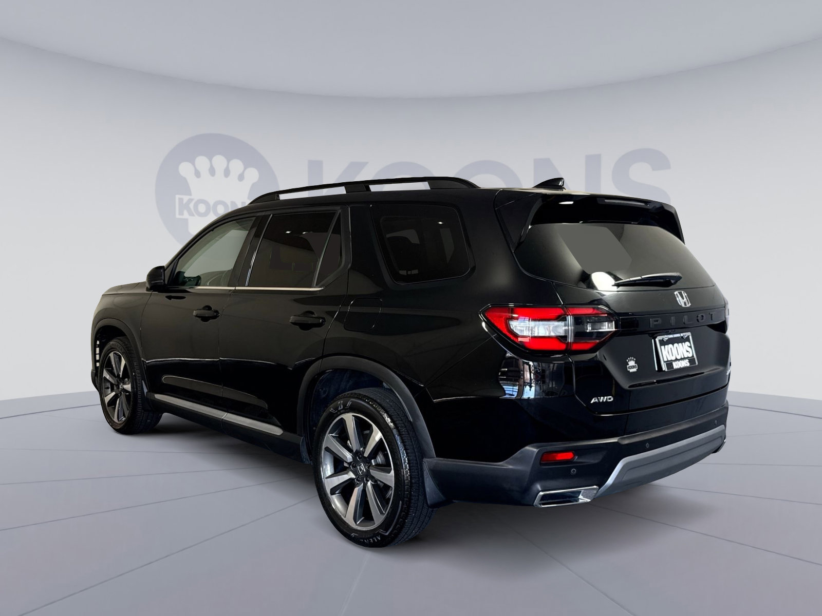 Used 2025 Honda Pilot Elite image 4