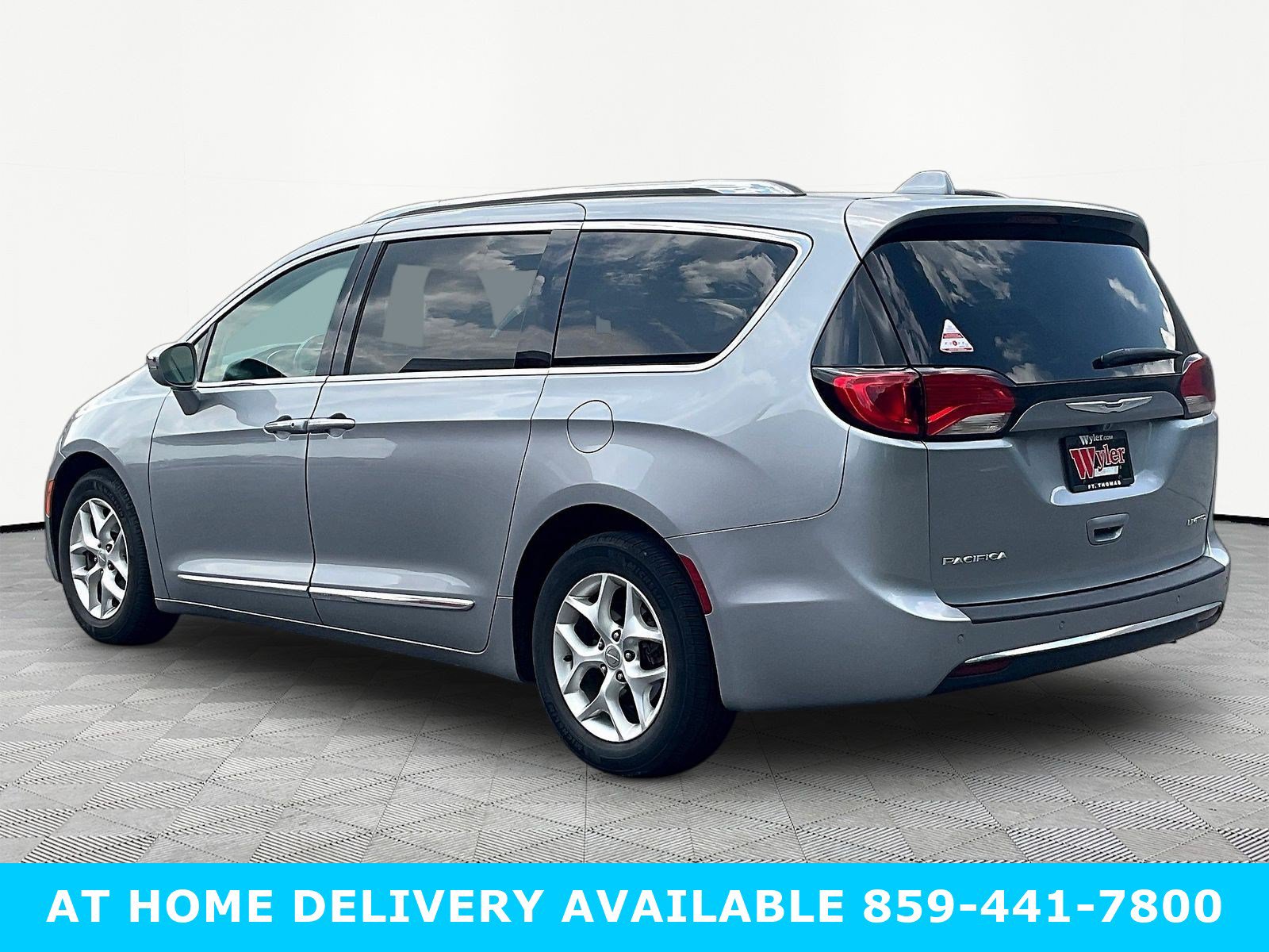 Used 2020 Chrysler Pacifica Limited FWD image 4
