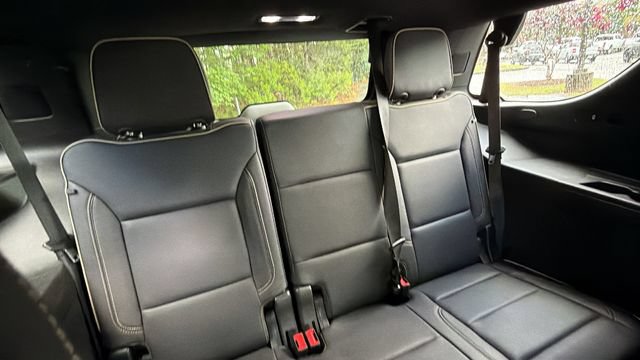 Used 2022 GMC Yukon SLT w/ SLT Luxury Package AWD/4WD image 17