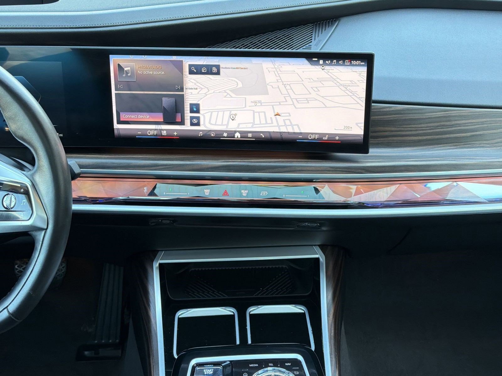 Certified 2024 BMW i7 xDrive60 image 27