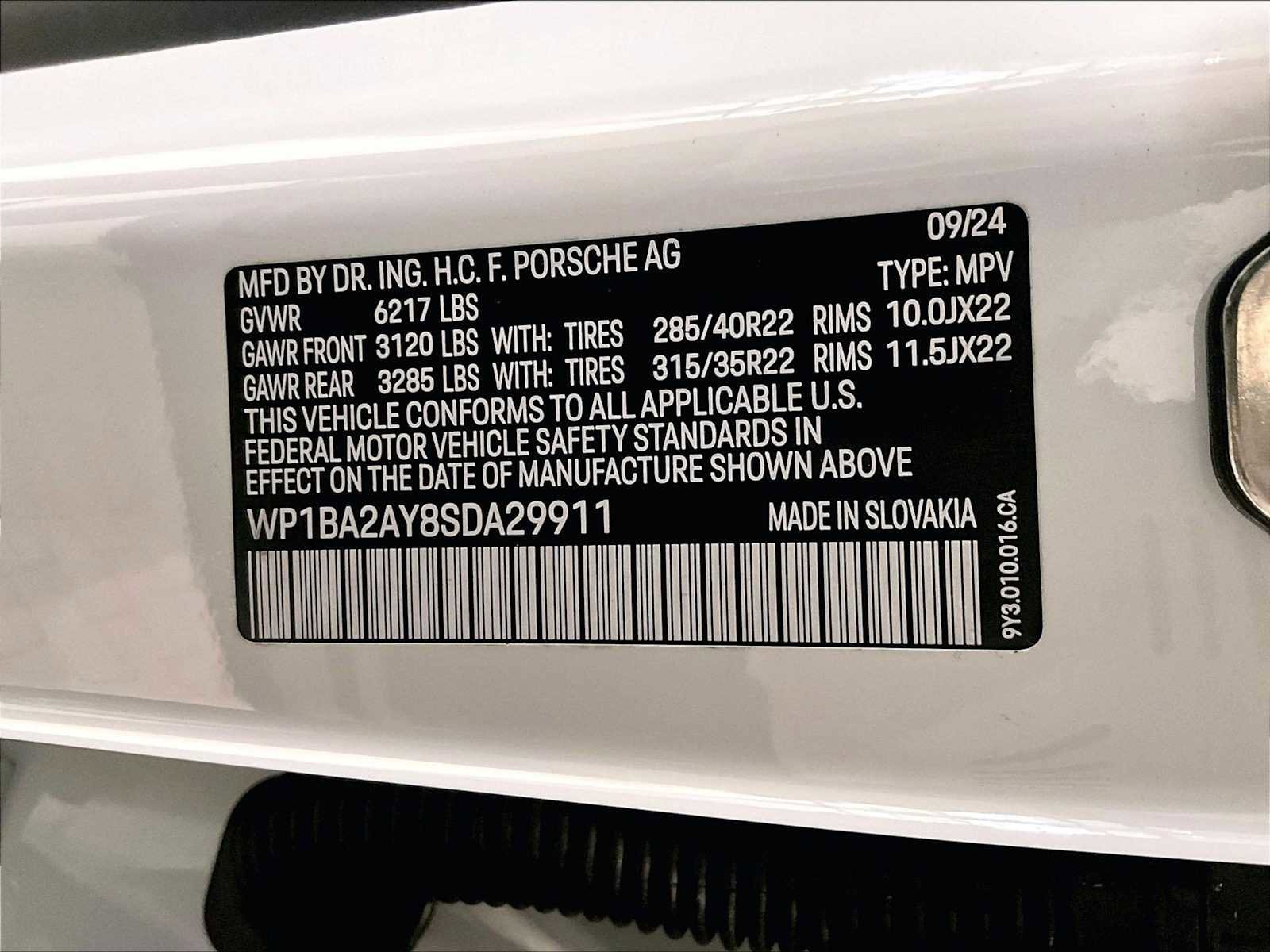 Used 2025 Porsche Cayenne Coupe image 35