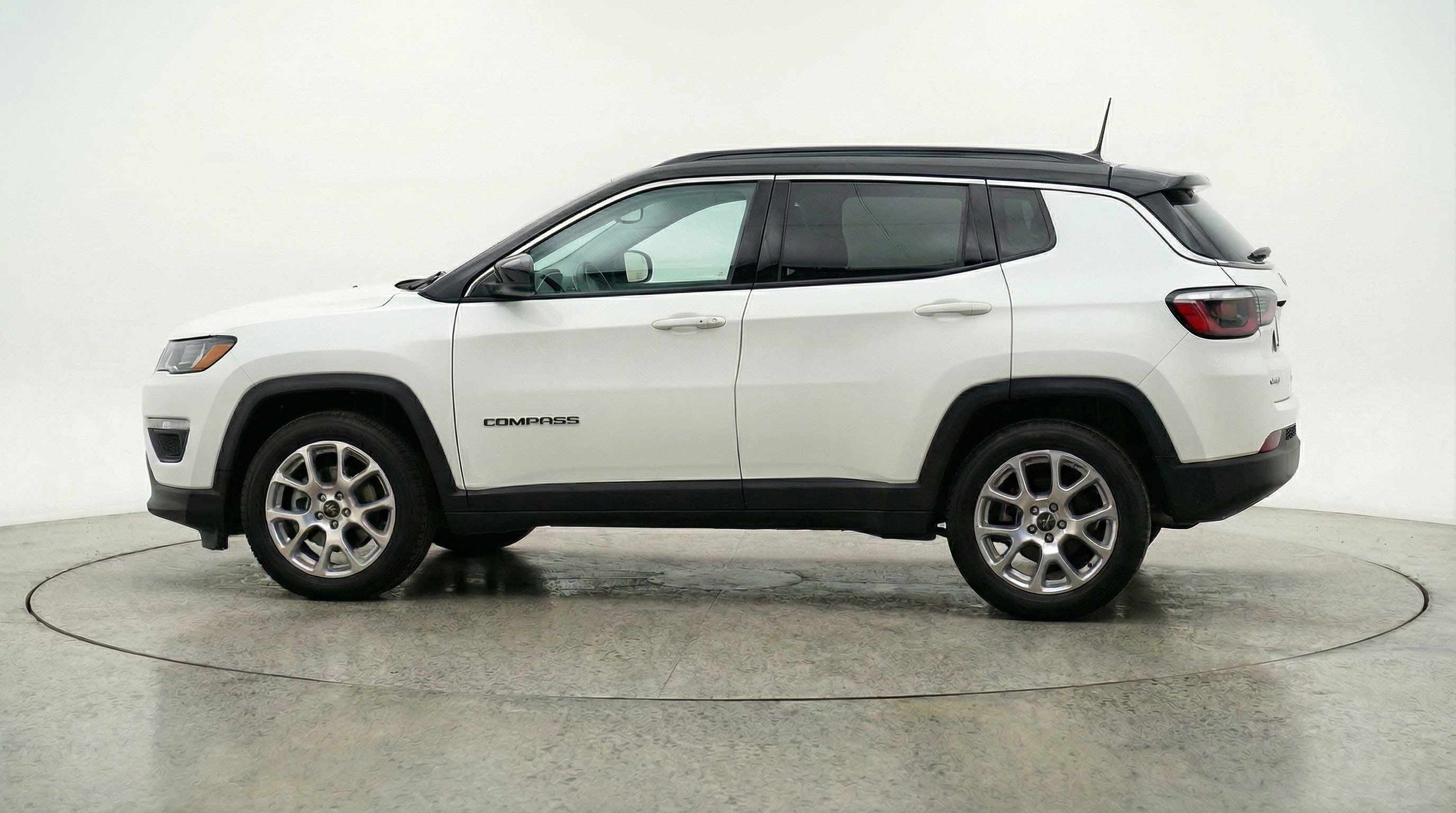 Used 2025 Jeep Compass Limited image 5