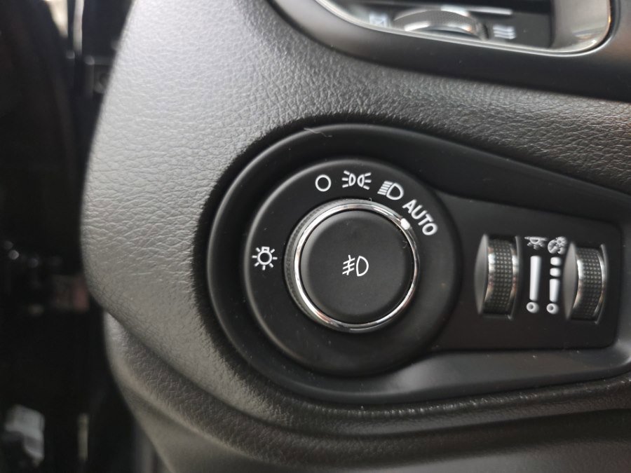 Used 2021 Jeep Renegade Limited w/ Sun & Sound Group image 32