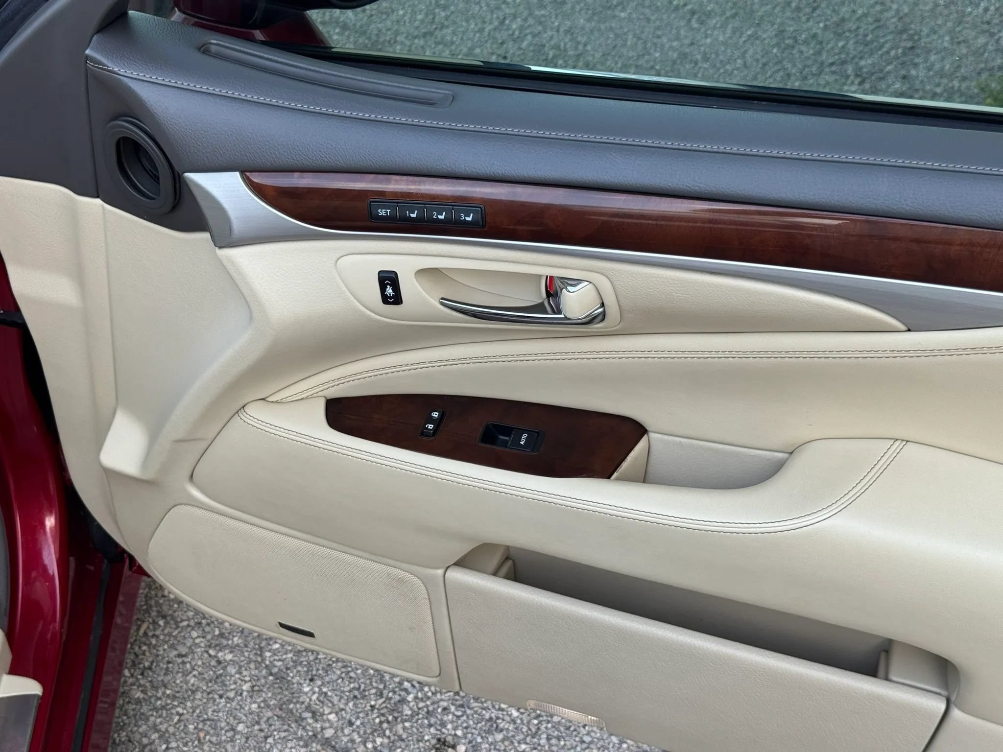 Used 2013 Lexus LS 460 L w/ Ultra Luxury Pkg AWD/4WD image 23