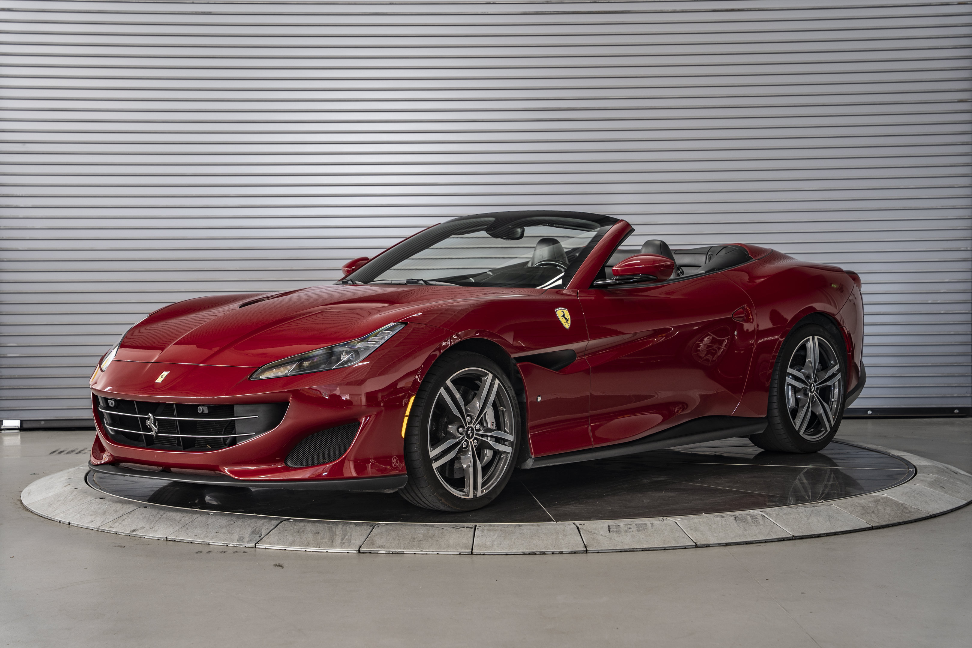 Used 2019 Ferrari Portofino RWD image 1