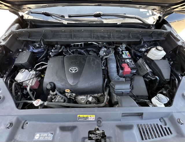Used 2021 Toyota Highlander XLE AWD/4WD image 36