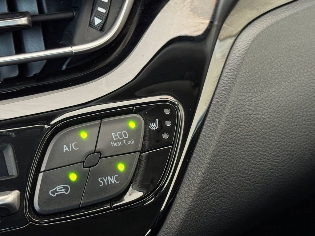 Used 2022 Toyota C-HR Limited FWD image 7