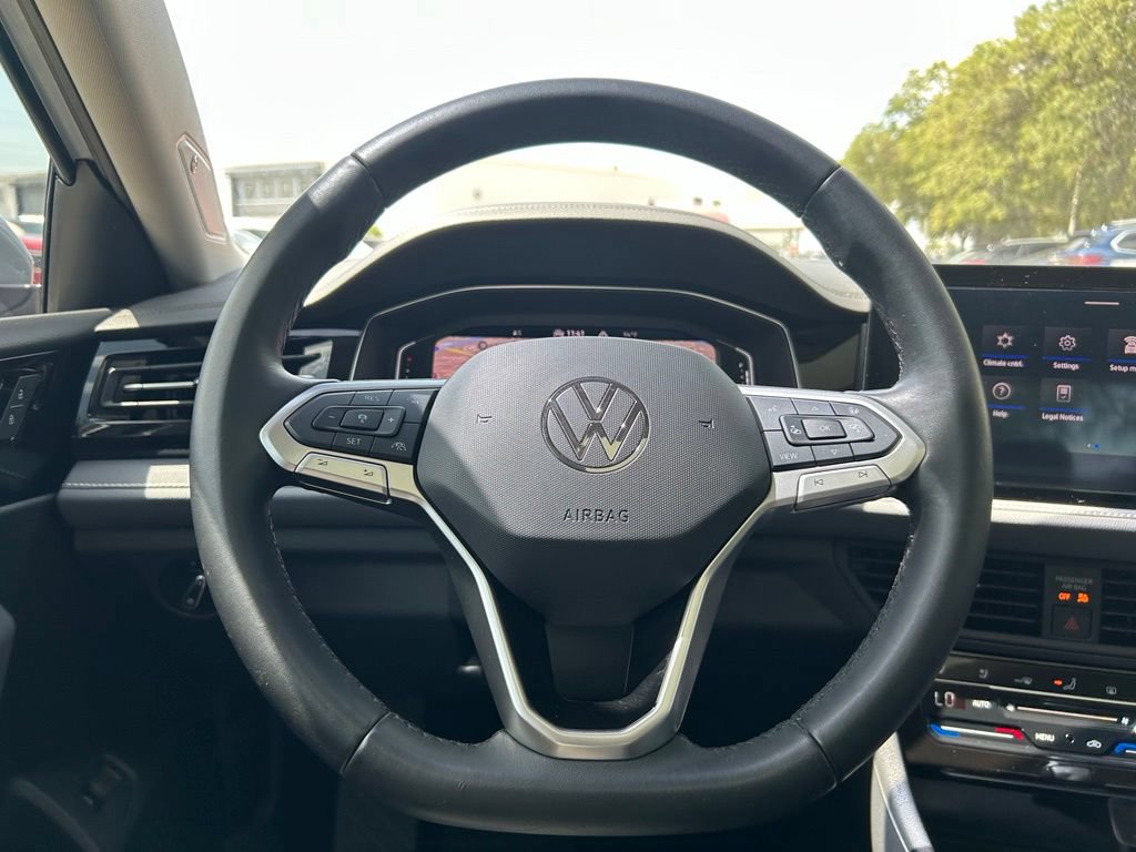 Used 2025 Volkswagen Jetta SEL FWD image 20