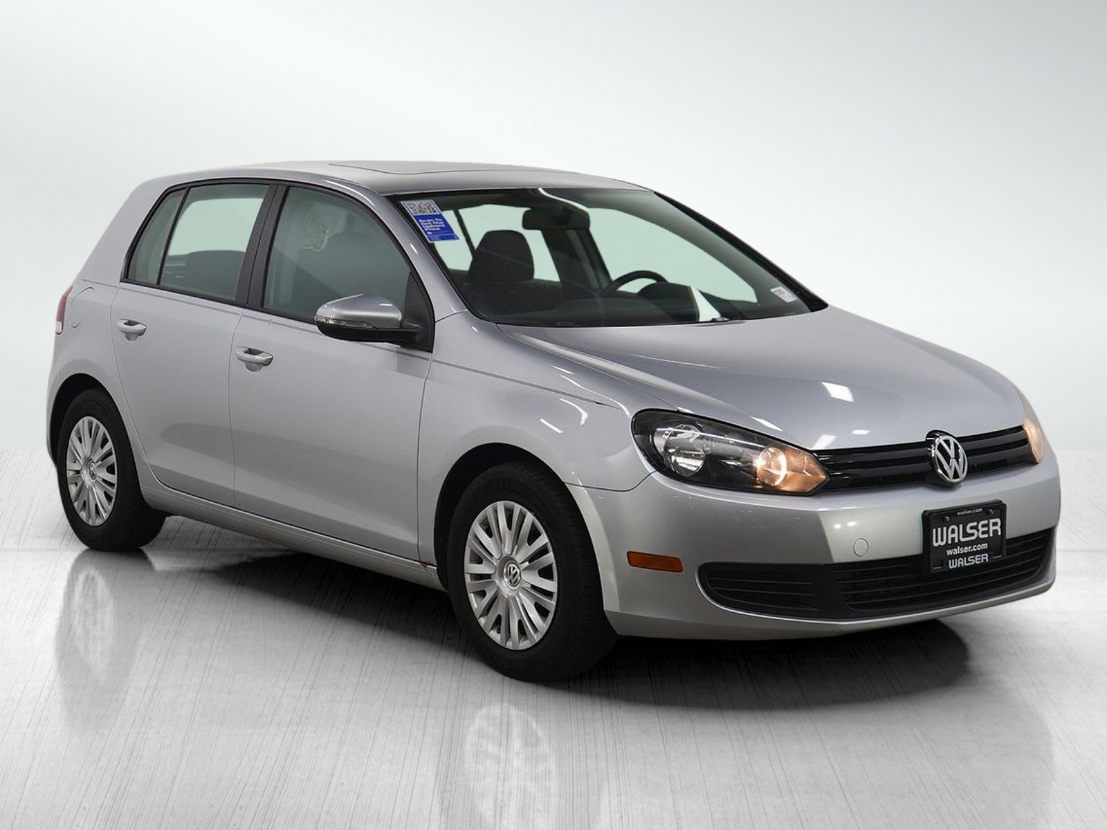 Used 2010 Volkswagen Golf 4-Door image 9