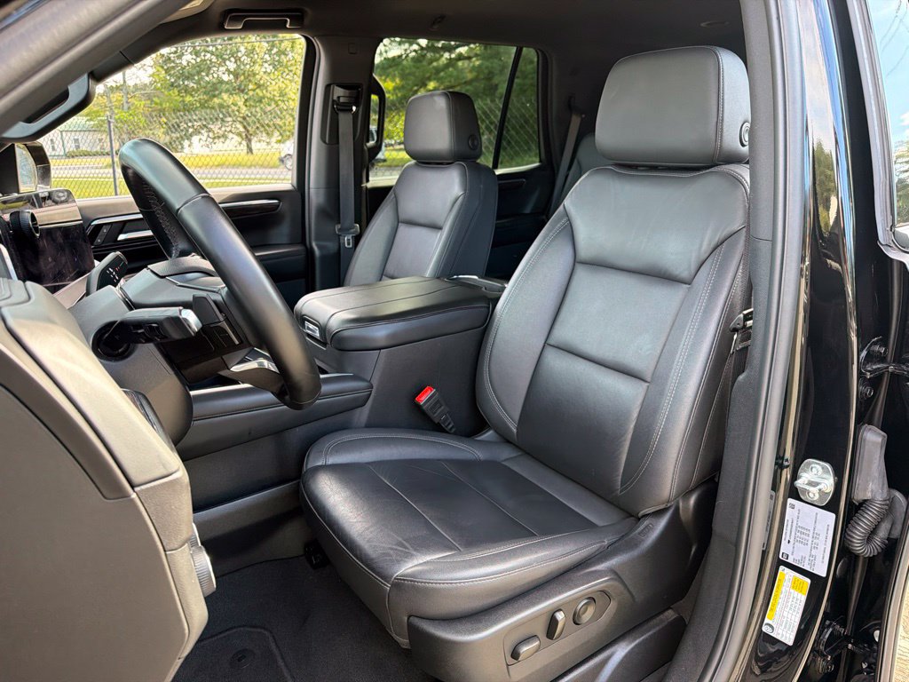 Used 2025 Chevrolet Tahoe LT AWD/4WD image 17