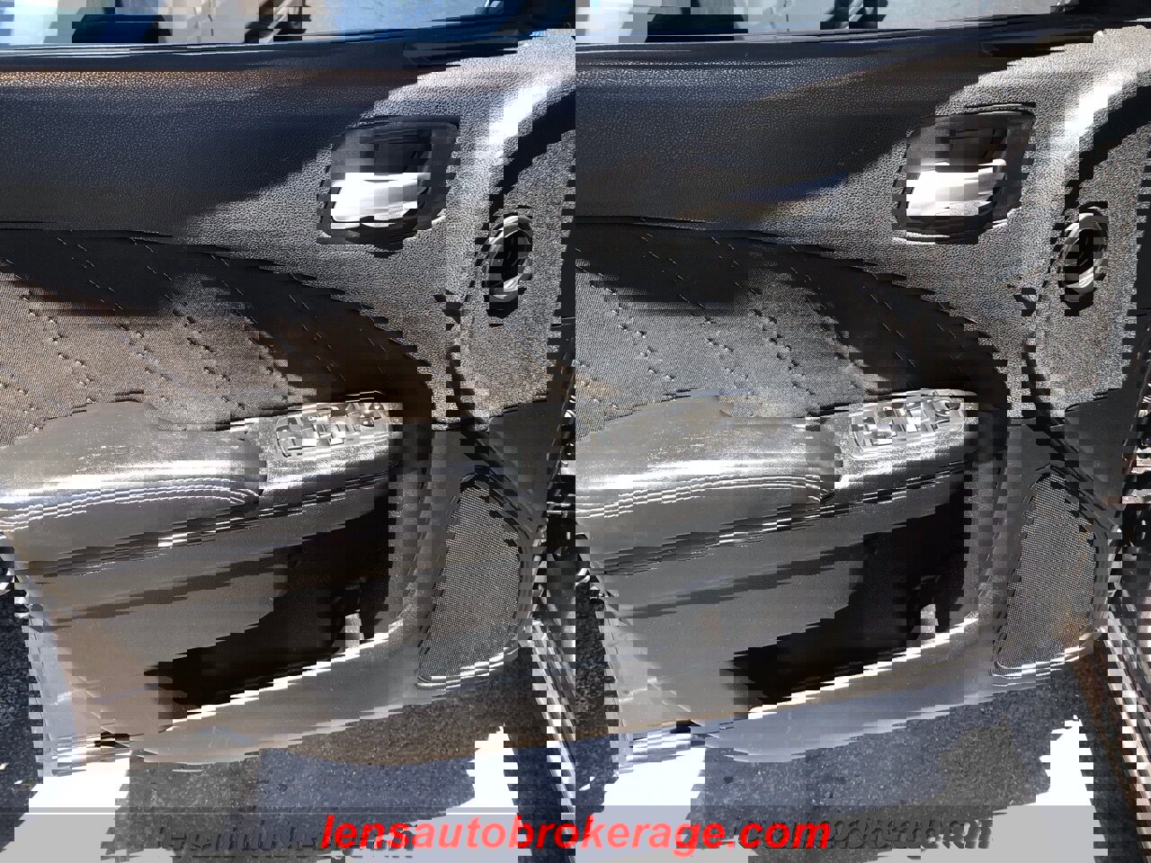 Used 2020 Dodge Charger SXT w/ Blacktop Package image 9