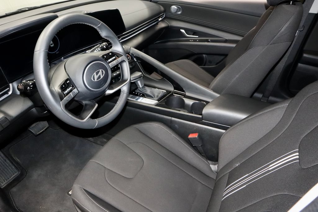 Used 2025 Hyundai Elantra SEL FWD image 22