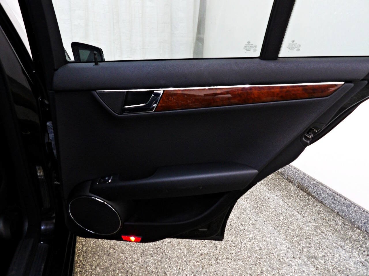 Used 2010 Mercedes-Benz C 300 Sedan image 11