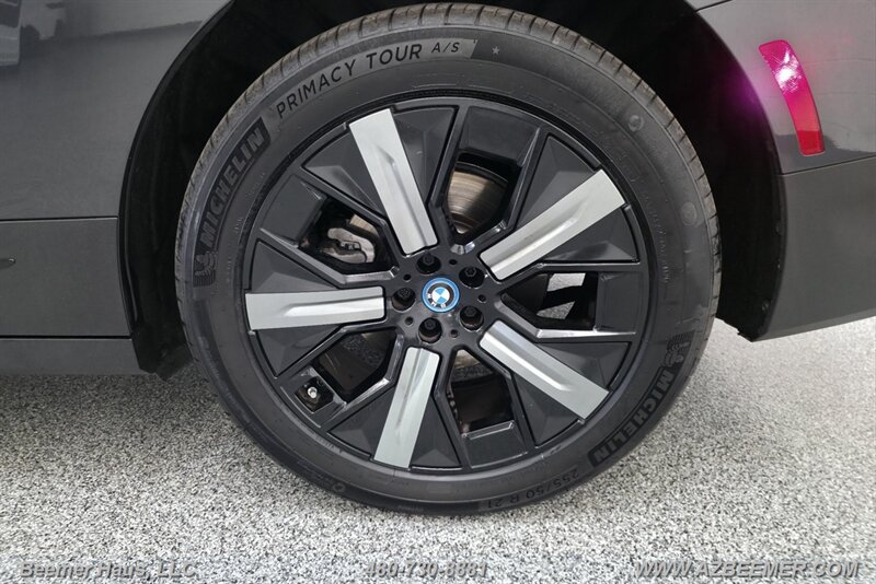 Used 2023 BMW iX xDrive50 w/ Convenience Package AWD/4WD image 32