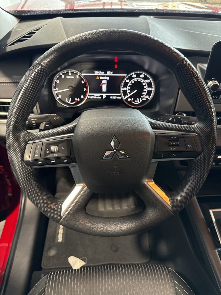 Used 2023 Mitsubishi Outlander ES image 34