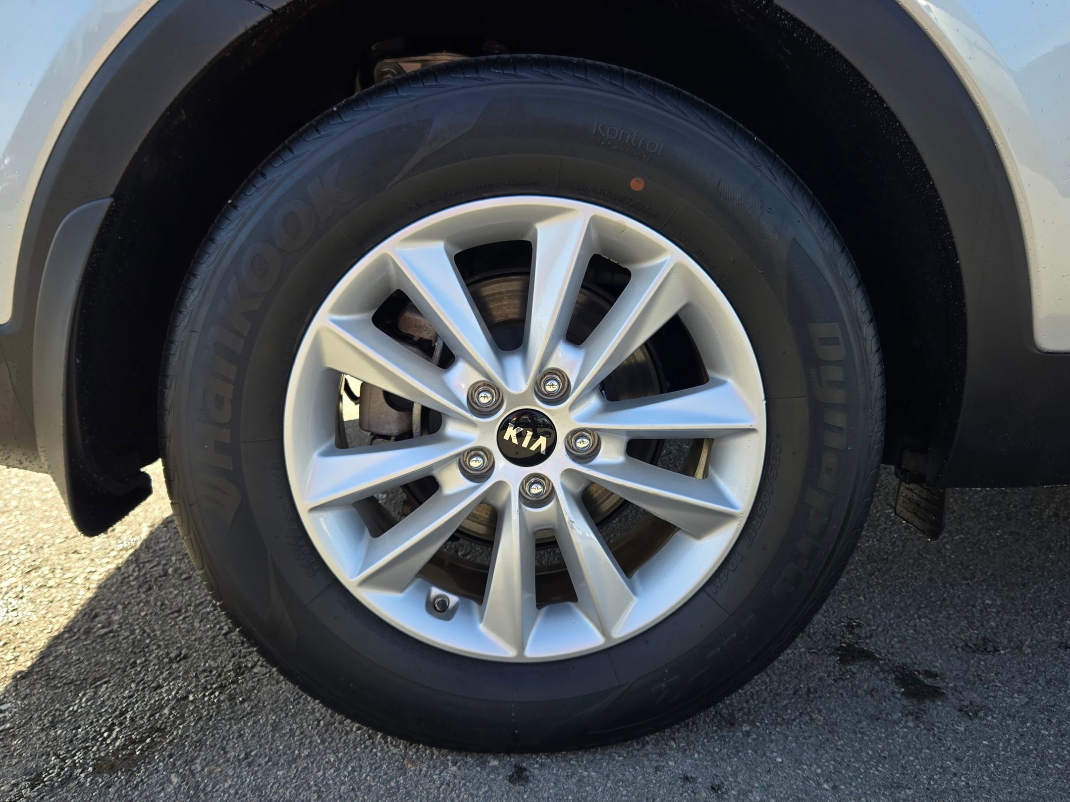 Certified 2019 Kia Sorento LX image 17