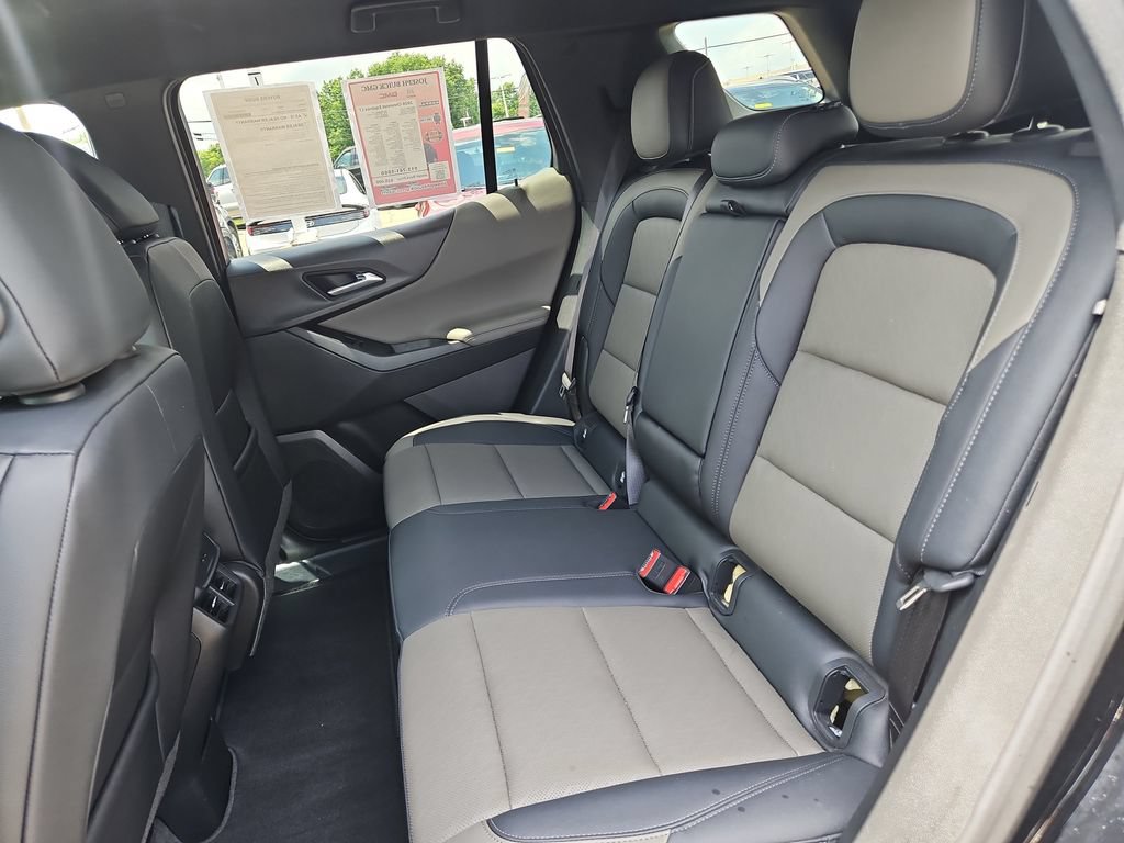 Used 2026 Chevrolet Equinox LT w/ Convenience Package II FWD image 12