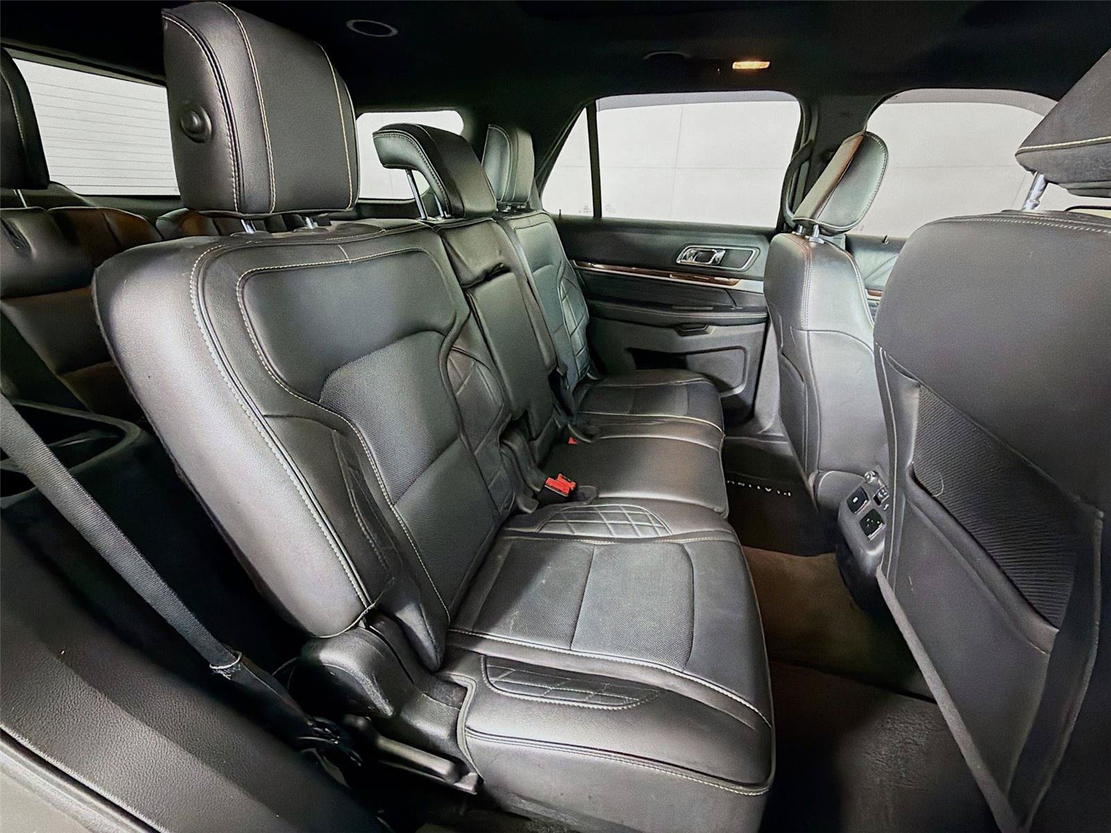 Used 2018 Ford Explorer Platinum AWD/4WD image 30