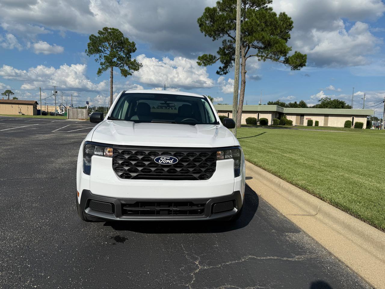 Used 2025 Ford Maverick XLT image 3