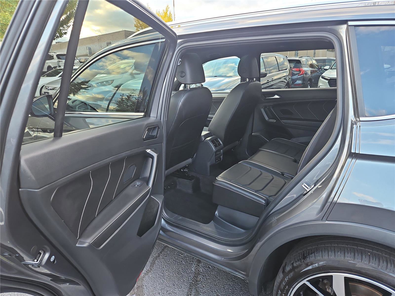 Certified 2023 Volkswagen Tiguan SEL R-Line image 25