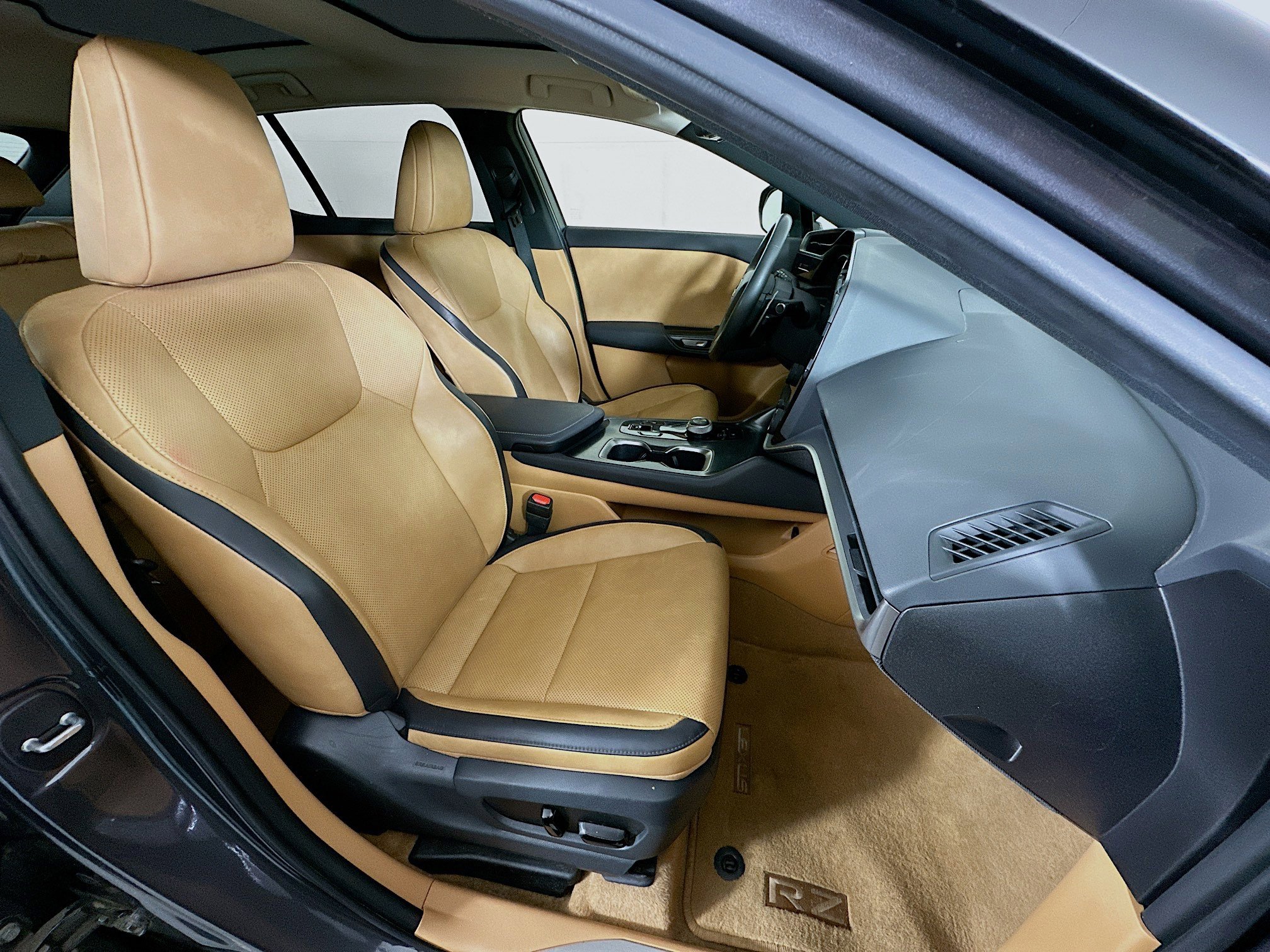 Used 2023 Lexus RZ 450e Premium w/ Technology Package image 33