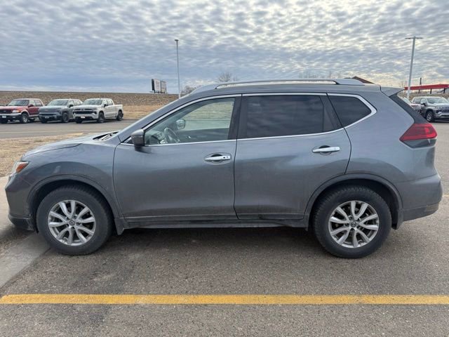 Used 2018 Nissan Rogue SV image 2