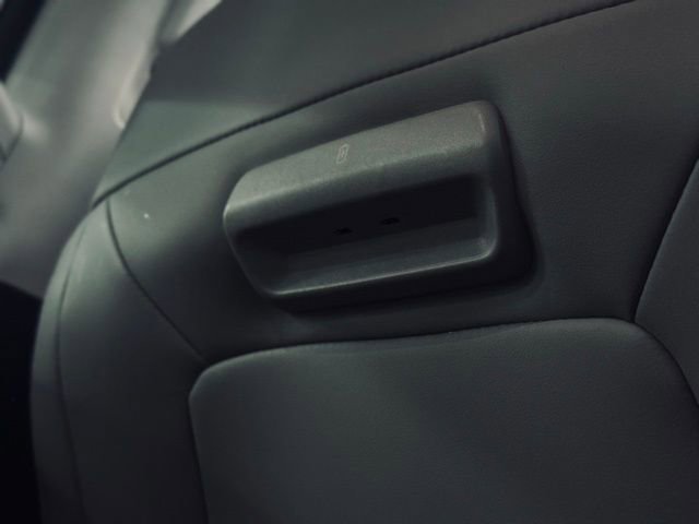 Used 2025 Ford Expedition Active image 32