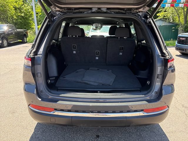 Used 2024 Jeep Grand Cherokee Laredo w/ Luxury Tech Group I AWD/4WD image 21