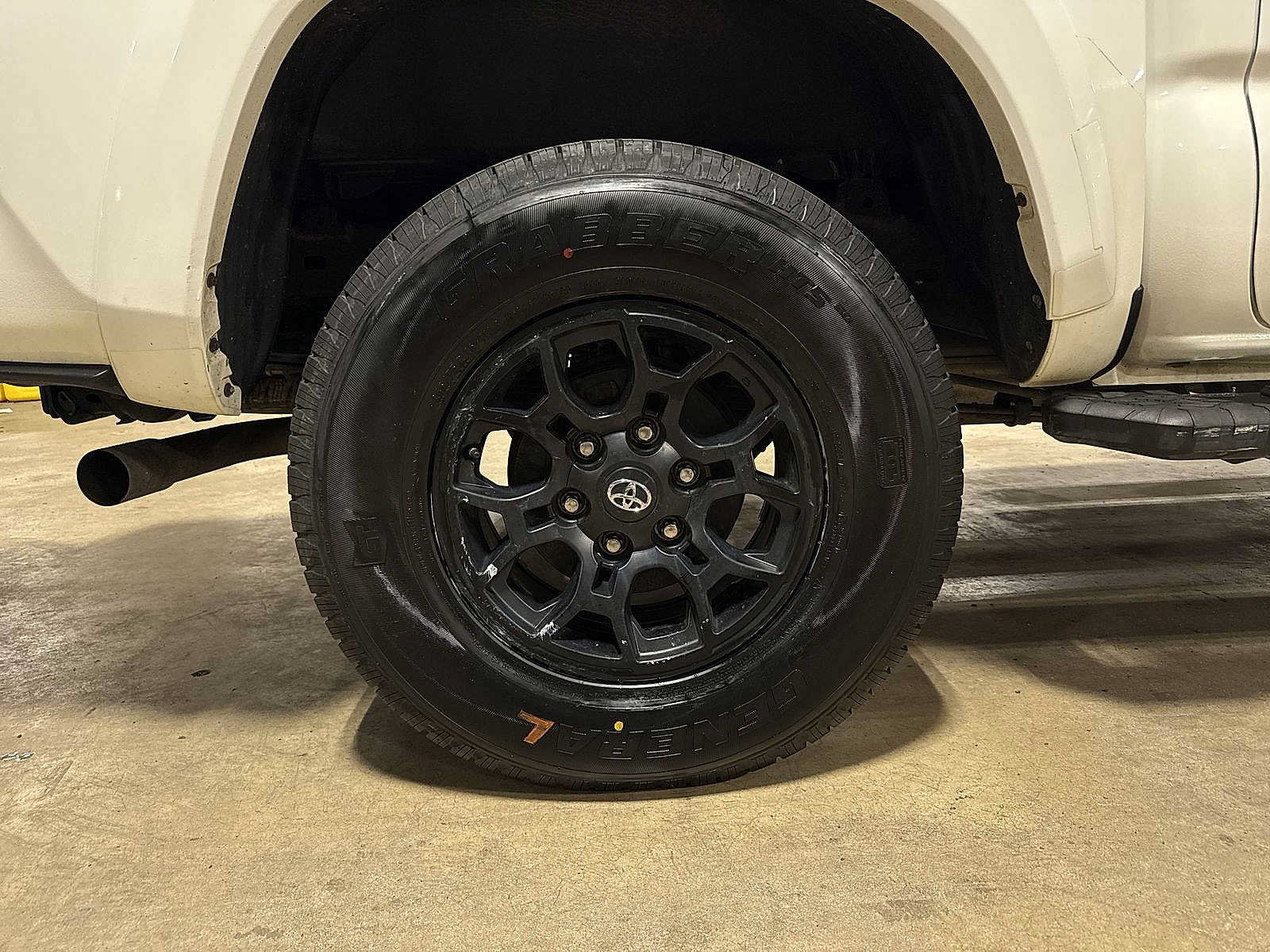 Used 2021 Toyota Tacoma SR5 AWD/4WD image 10