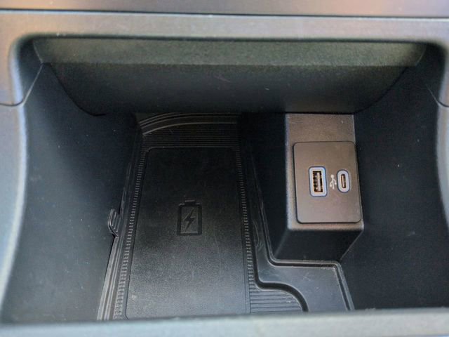 Used 2024 Ford Edge Titanium image 28