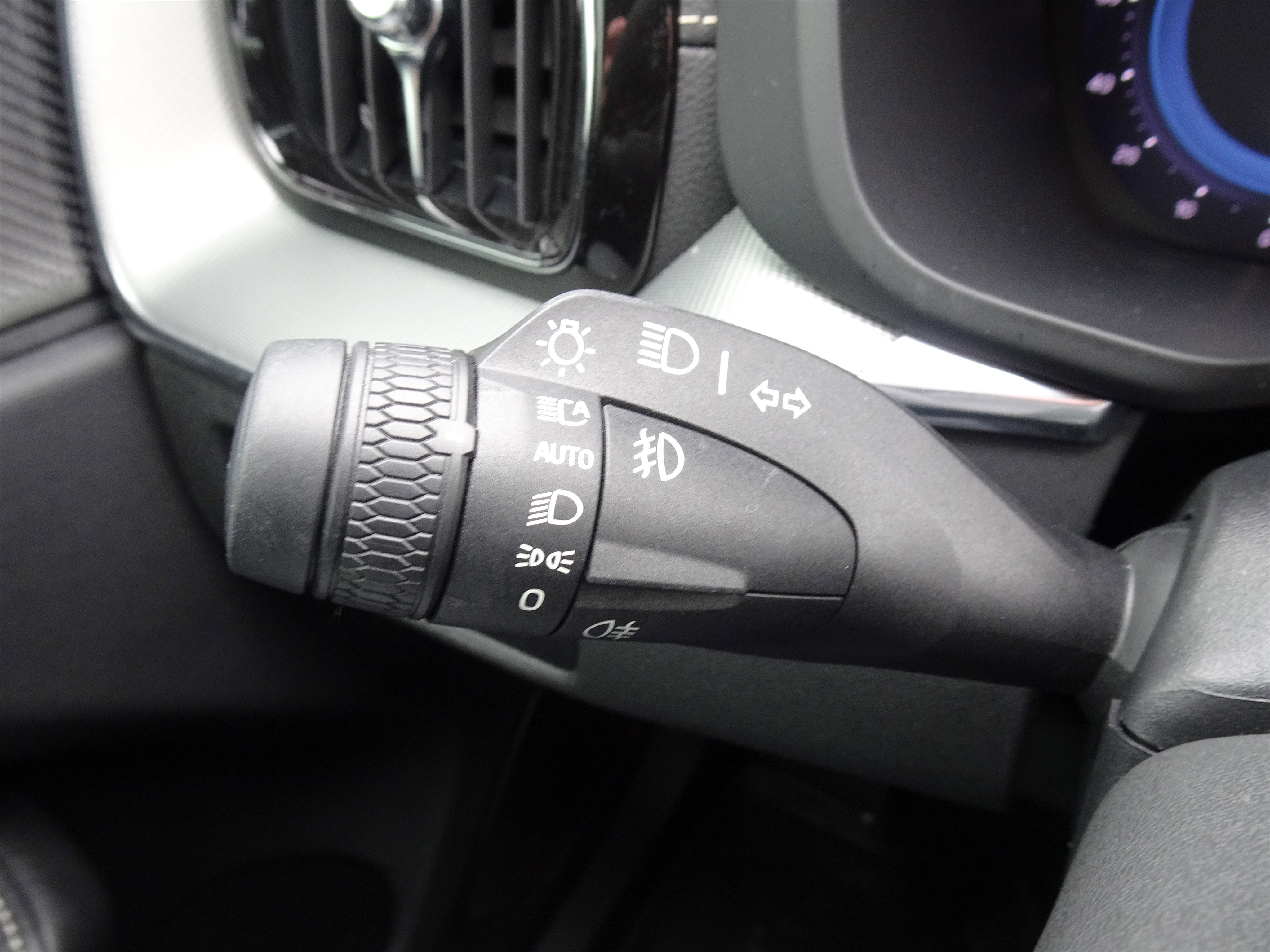 Used 2022 Volvo XC60 B6 R-Design w/ Advanced Package image 33