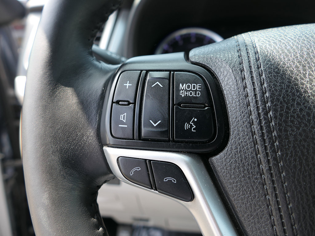 Used 2018 Toyota Highlander XLE FWD image 13