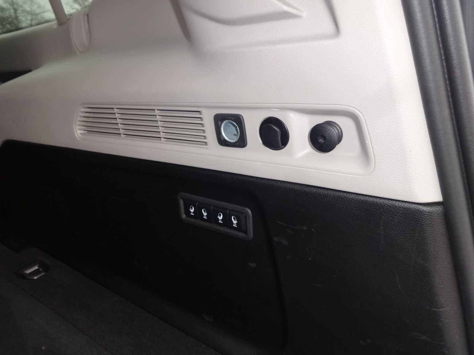 Used 2024 Jeep Wagoneer L Series II w/ Flexible Seating Group image 11